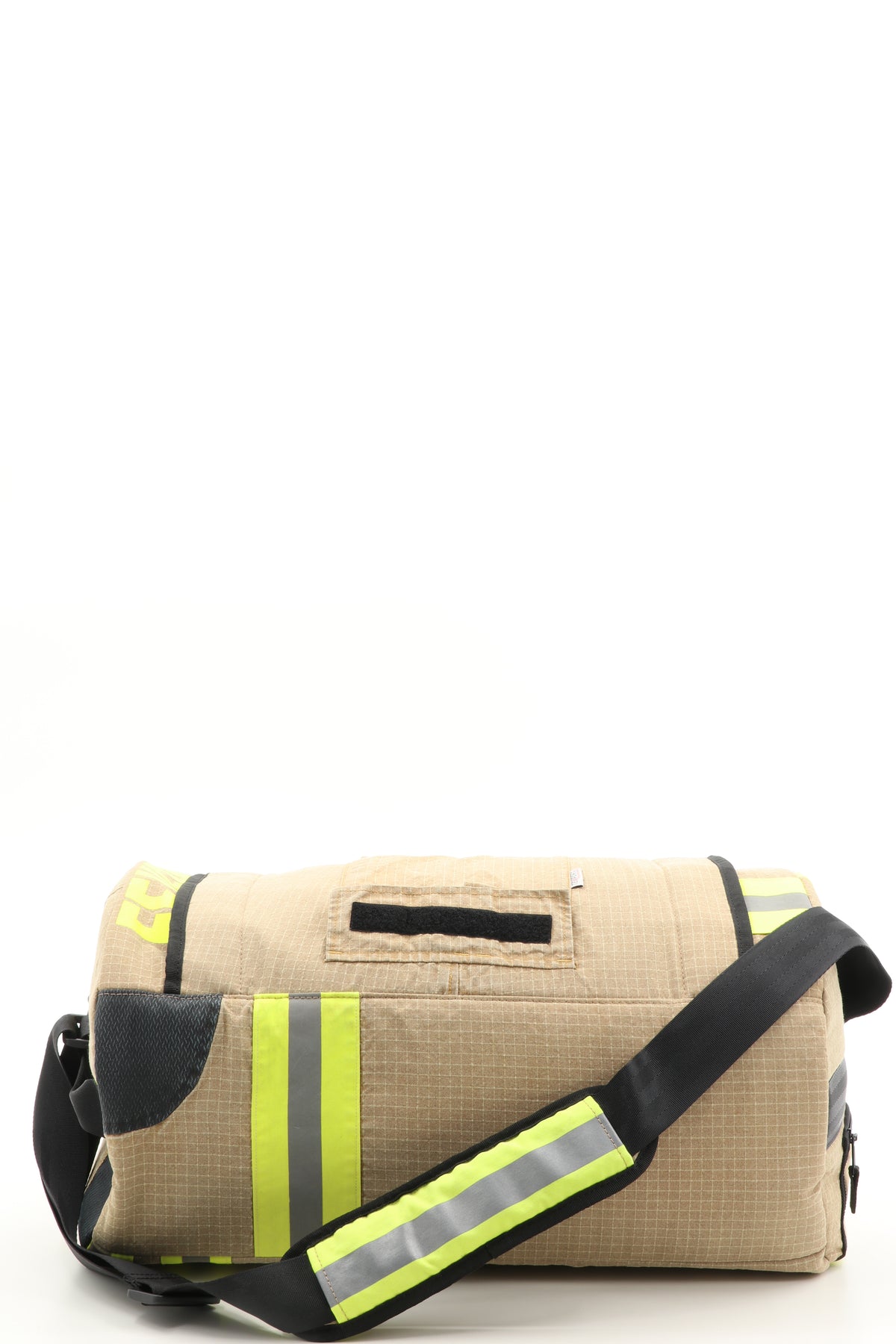 Duffel Bag beige aus upgecycelter Feuerwehrkleidung 52x20x31cm