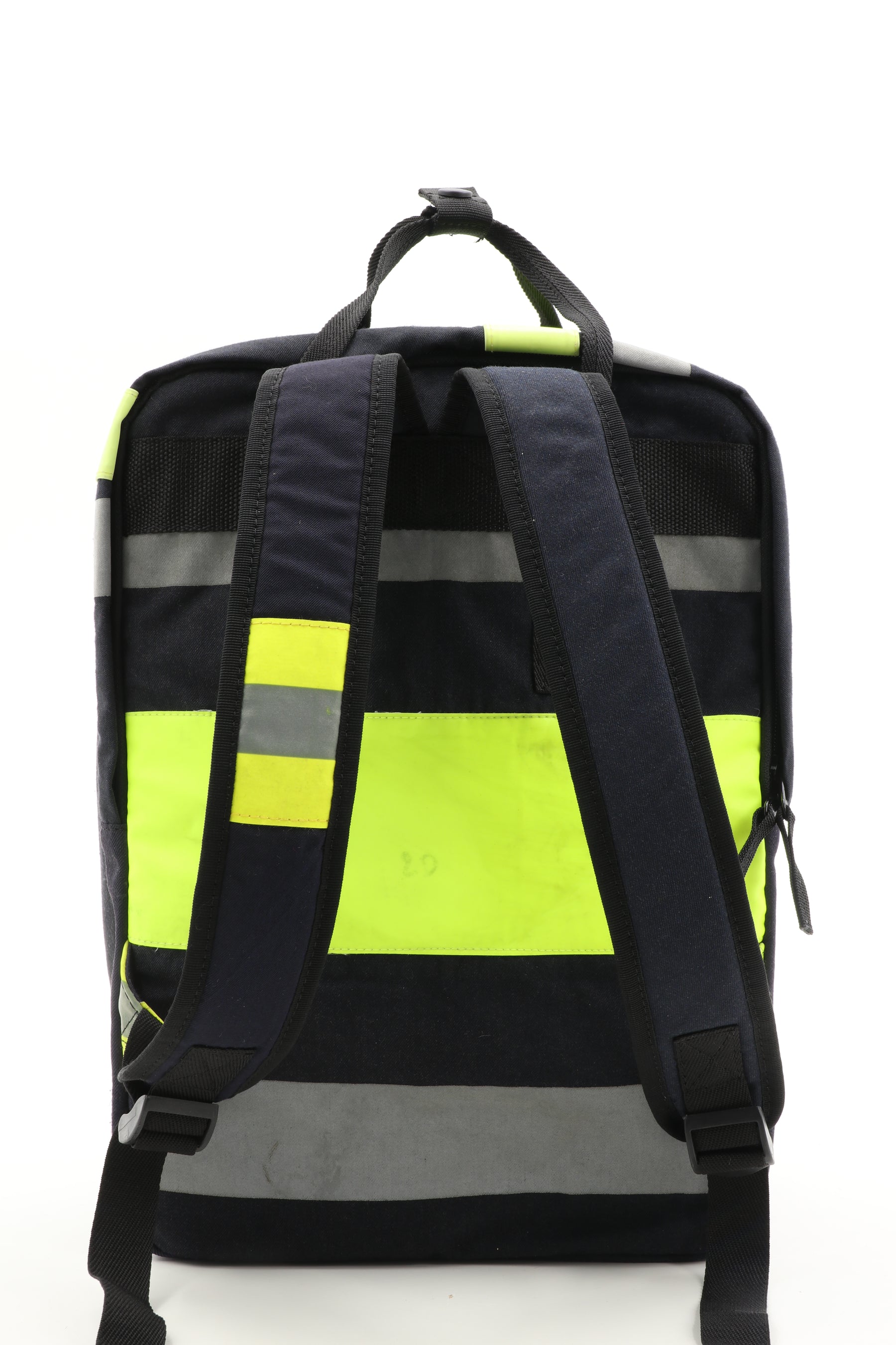 Laptop Rucksack schwarz gelb aus upgecycelter Feuerwehrkleidung 38x27x13cm