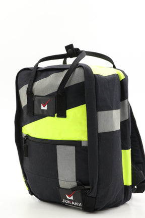 Laptop Rucksack schwarz gelb aus upgecycelter Feuerwehrkleidung 38x27x13cm