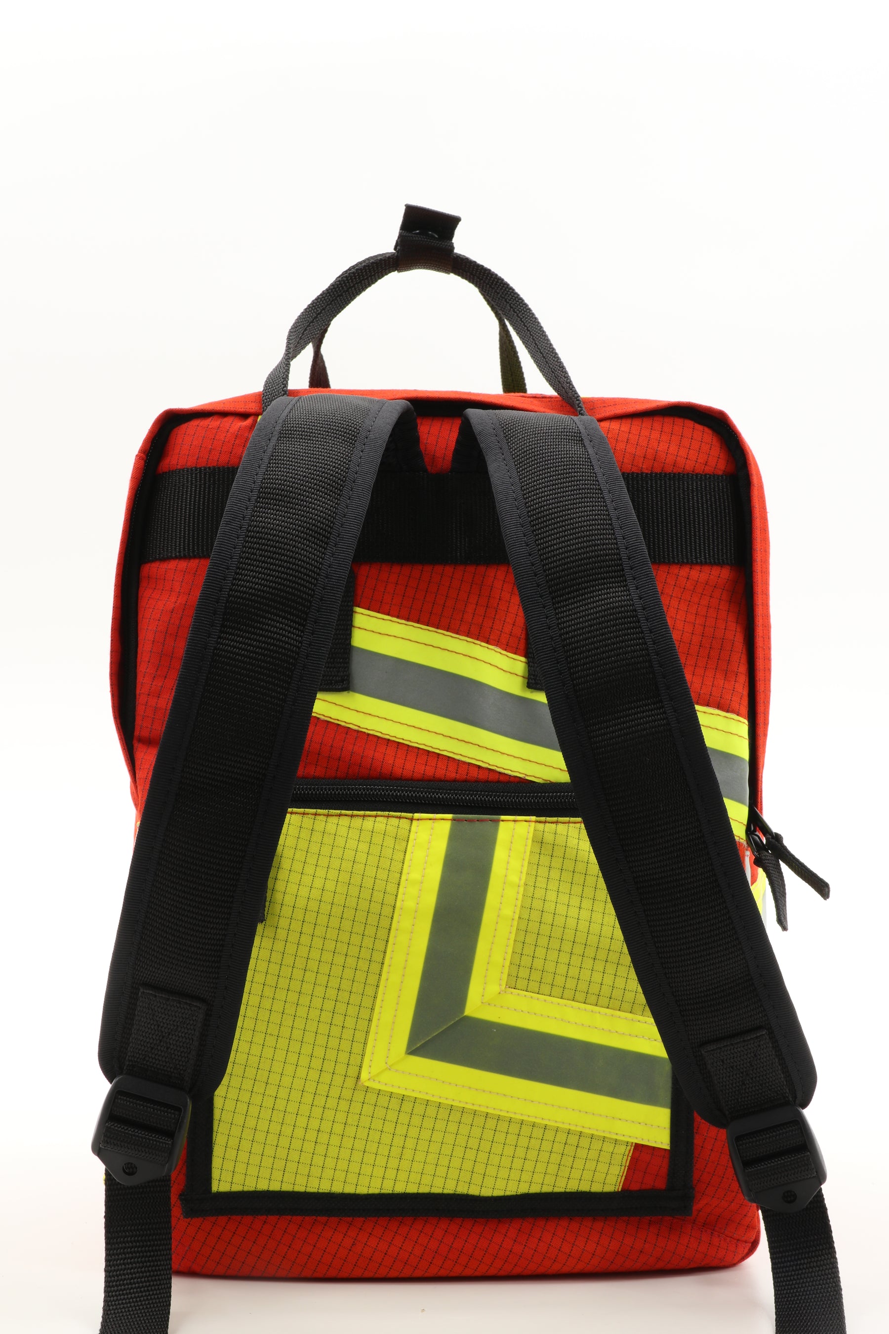 Laptop Rucksack rot gelb aus upgecycelter Feuerwehrkleidung 38x27x13cm