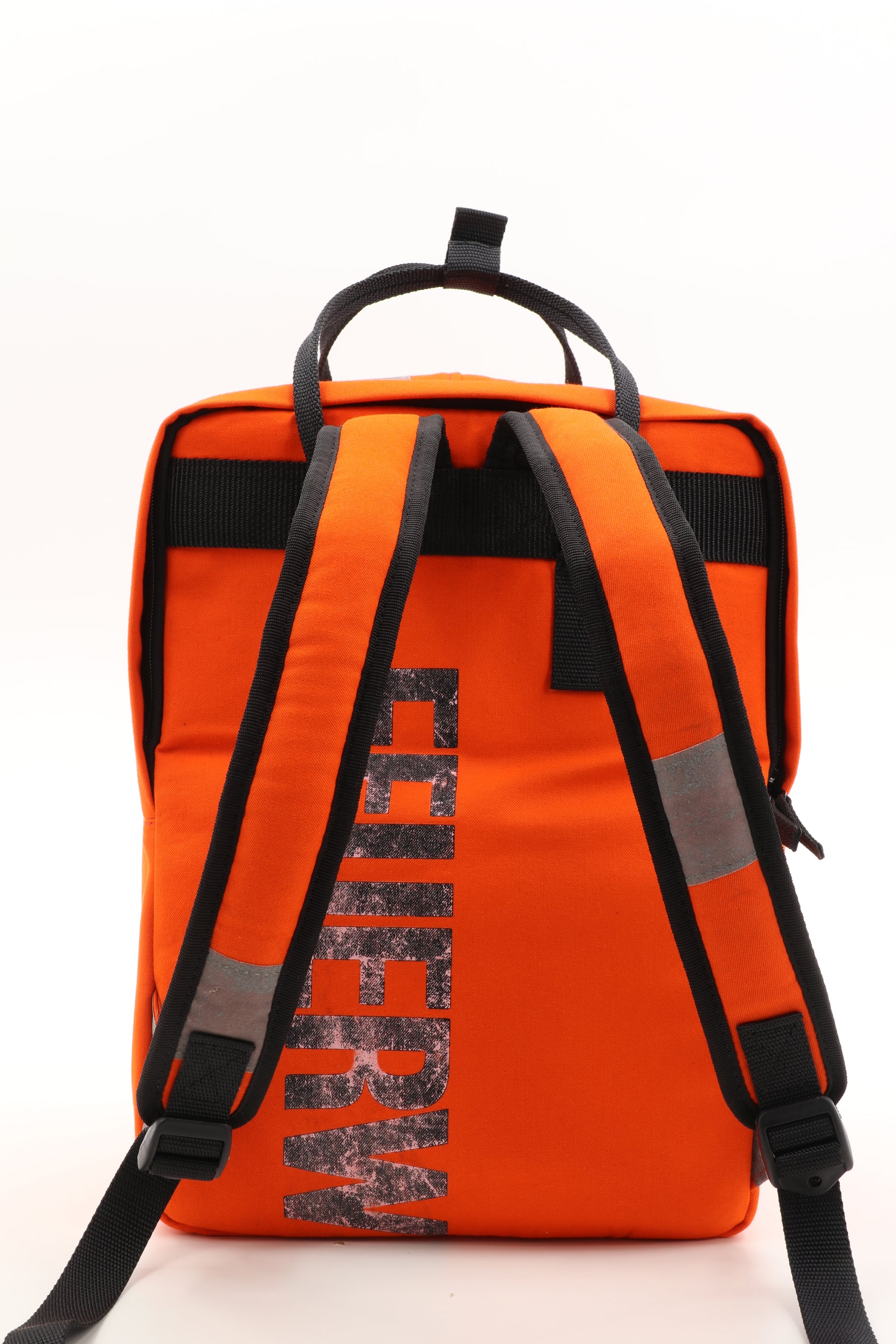 Laptop Rucksack orange aus upgecycelter Feuerwehrkleidung 38x27x13cm
