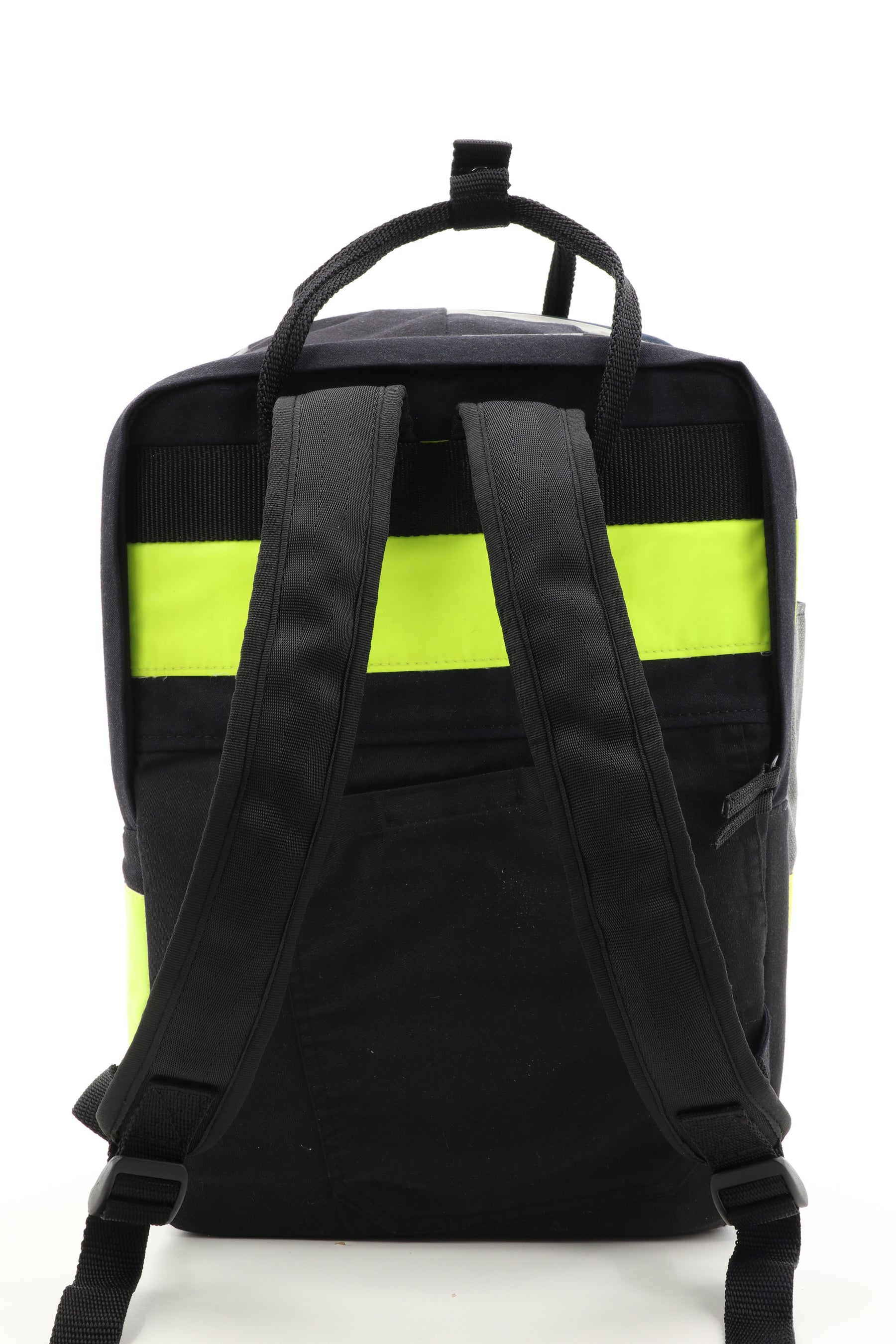 Laptop Rucksack schwarz gelb aus upgecycelter Feuerwehrkleidung 38x27x13cm