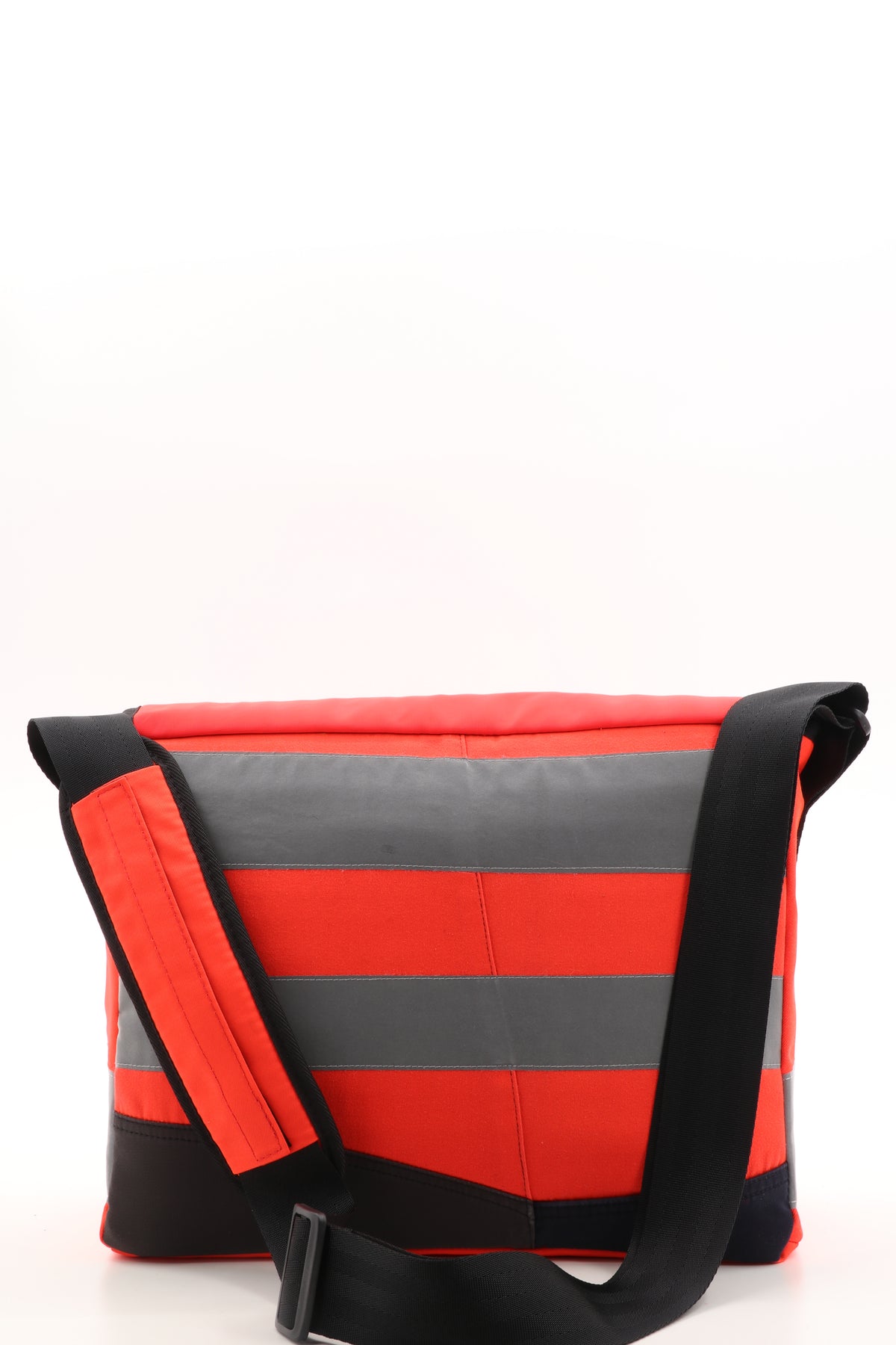 Messenger Tasche pinkrot orange aus upgecycelter Rettungsdienstkleidung 38x29x8,5cm
