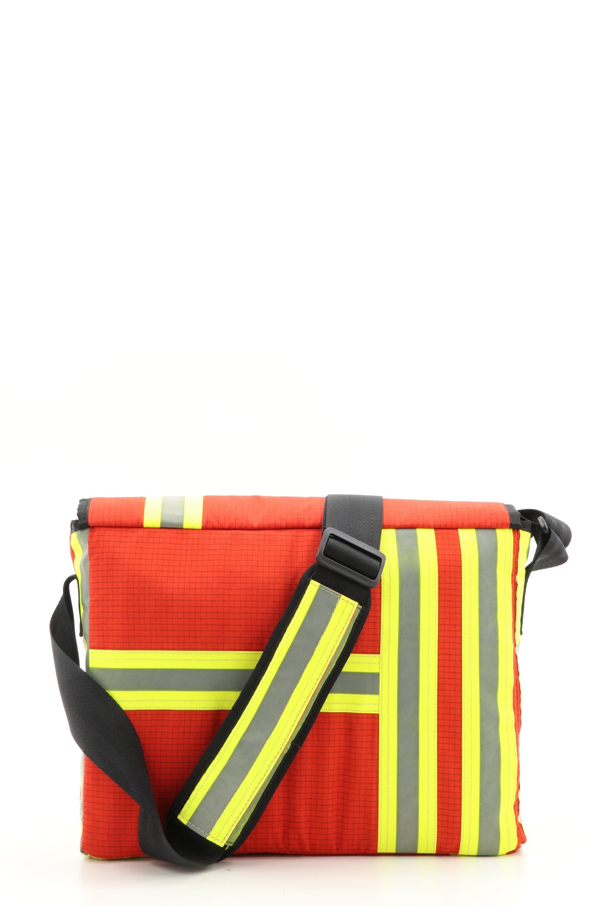 Messenger Tasche rot aus upgecycelter Feuerwehrkleidung 38x29x8,5cm