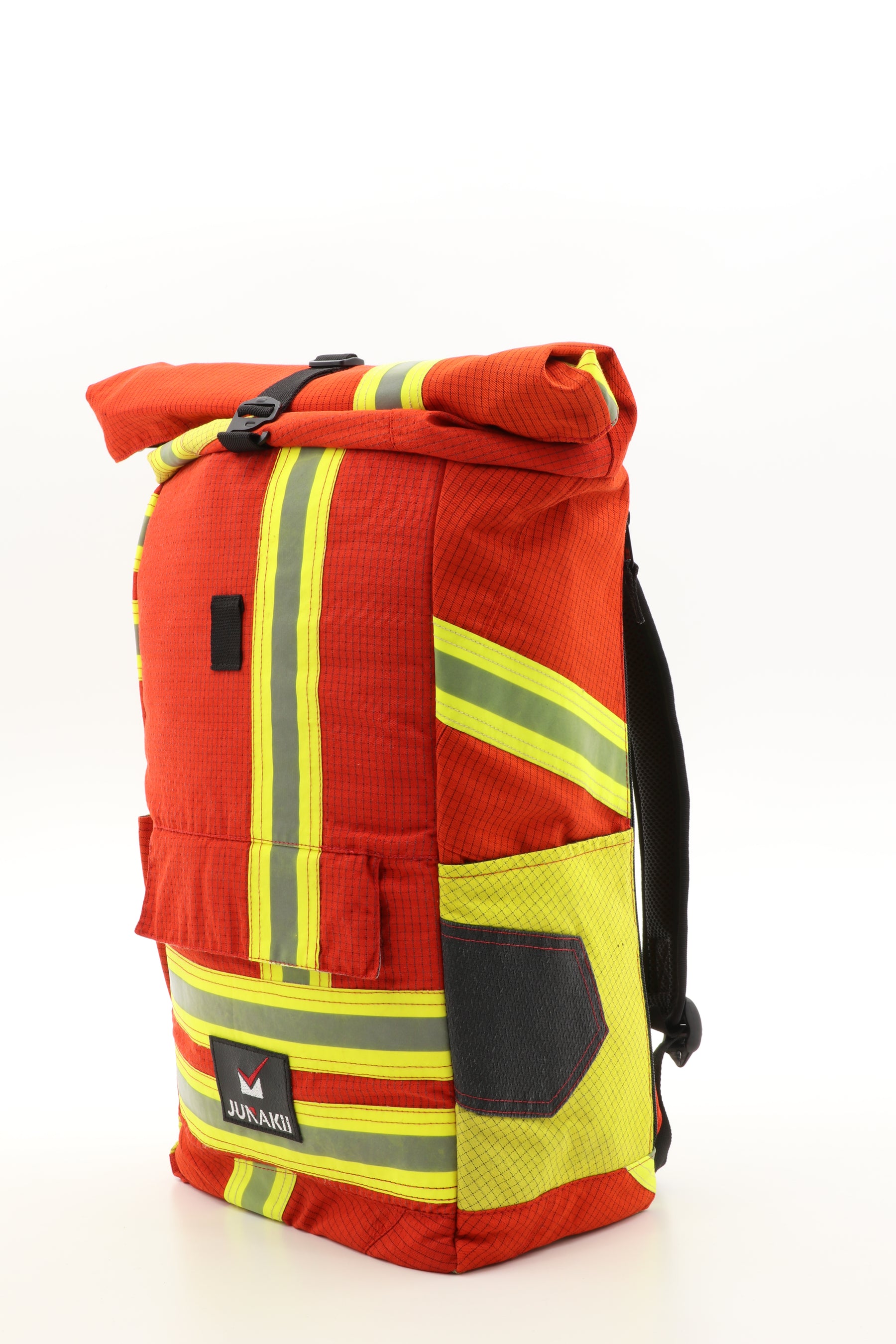 Rolltop Rucksack rot aus upgecycelter Feuerwehrkleidung 63x27x17cm