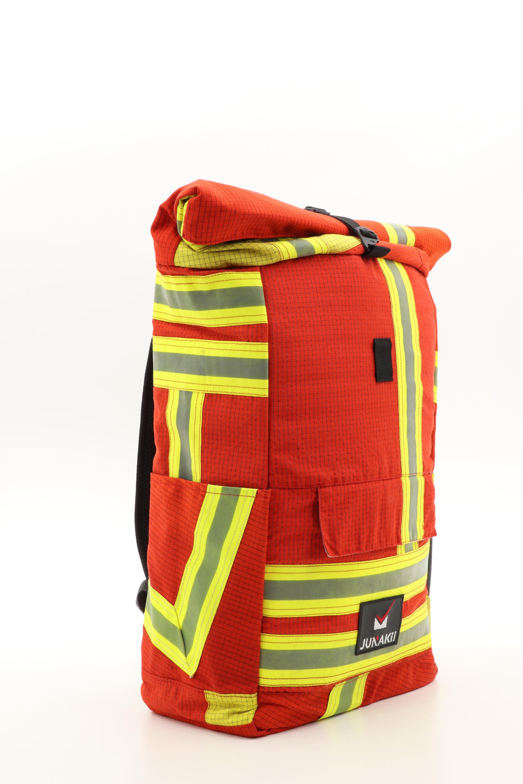Rolltop Rucksack rot aus upgecycelter Feuerwehrkleidung 63x27x17cm