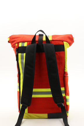 Rolltop Rucksack rot aus upgecycelter Feuerwehrkleidung 63x27x17cm