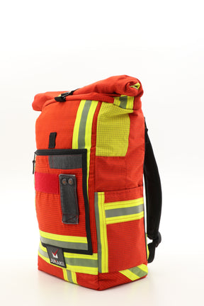 Rolltop Rucksack rot aus upgecycelter Feuerwehrkleidung 63x27x17cm