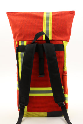 Rolltop Rucksack rot aus upgecycelter Feuerwehrkleidung 63x27x17cm