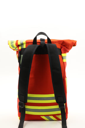 Rolltop Rucksack rot aus upgecycelter Feuerwehrkleidung 63x27x17cm
