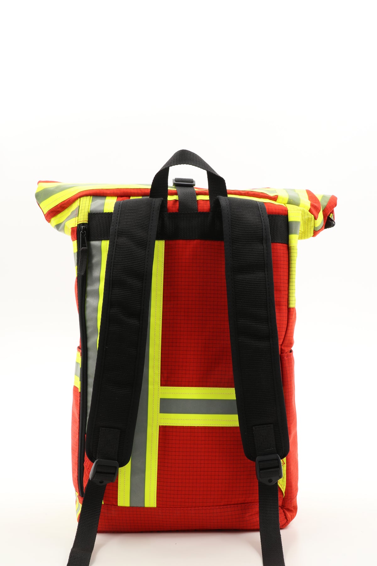 Rolltop Rucksack rot aus upgecycelter Feuerwehrkleidung 63x27x17cm