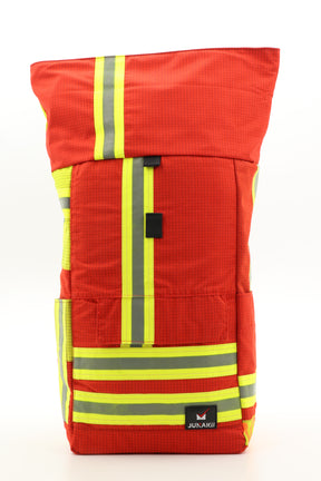Rolltop Rucksack rot aus upgecycelter Feuerwehrkleidung 63x27x17cm
