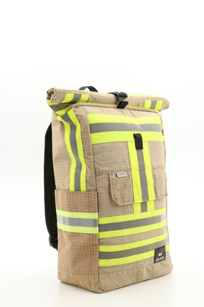 Rolltop Rucksack beige aus upgecycelter Feuerwehrkleidung 63x27x17cm