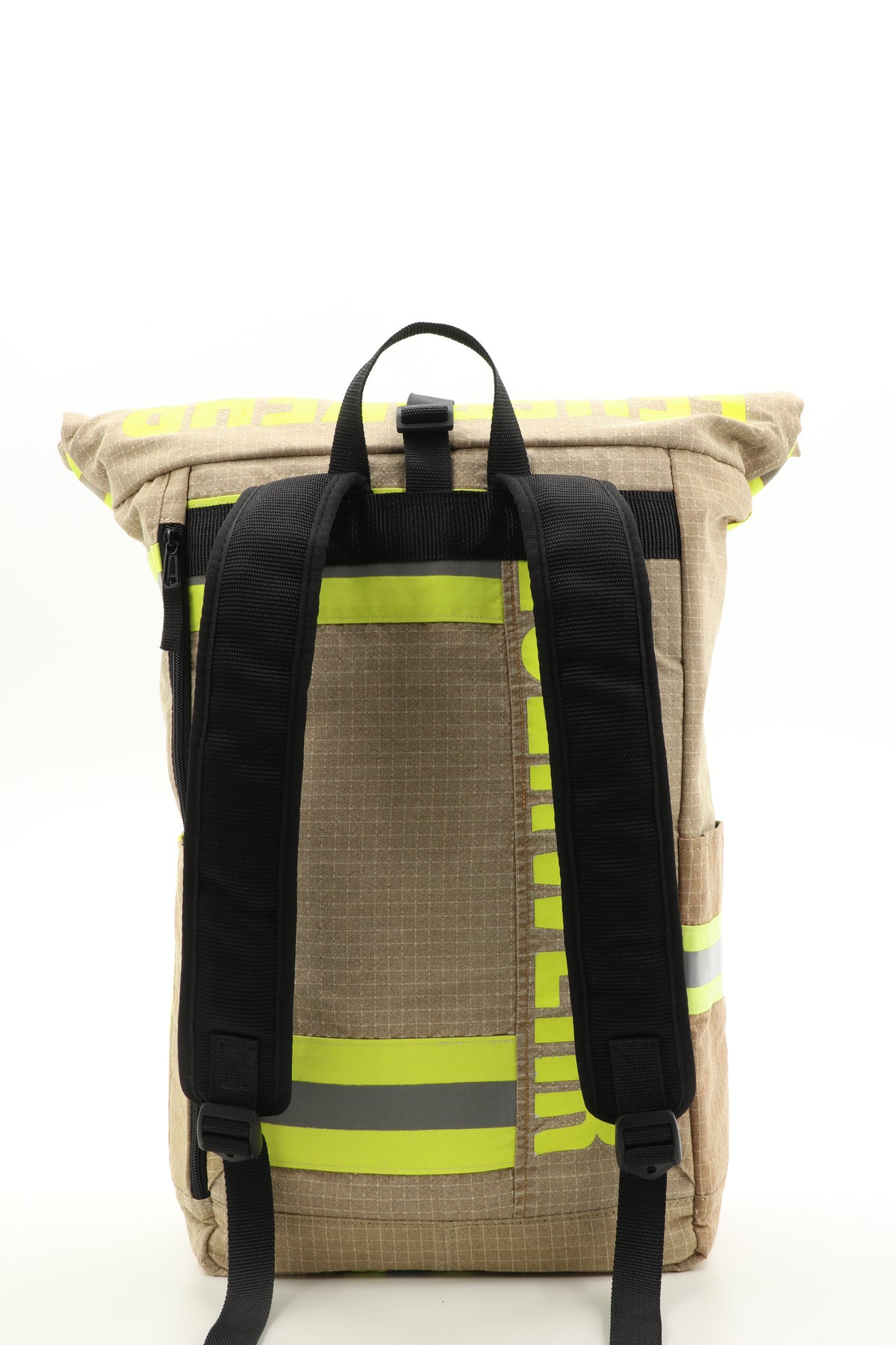 Rolltop Rucksack beige aus upgecycelter Feuerwehrkleidung 63x27x17cm