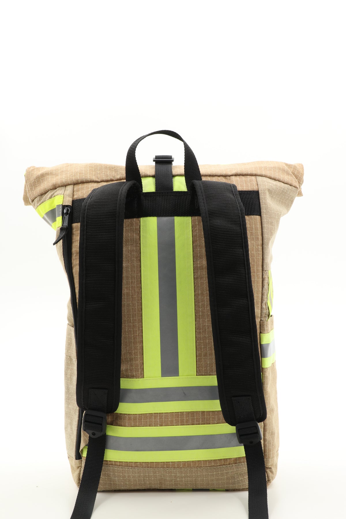 Rolltop Rucksack beige aus upgecycelter Feuerwehrkleidung 63x27x17cm