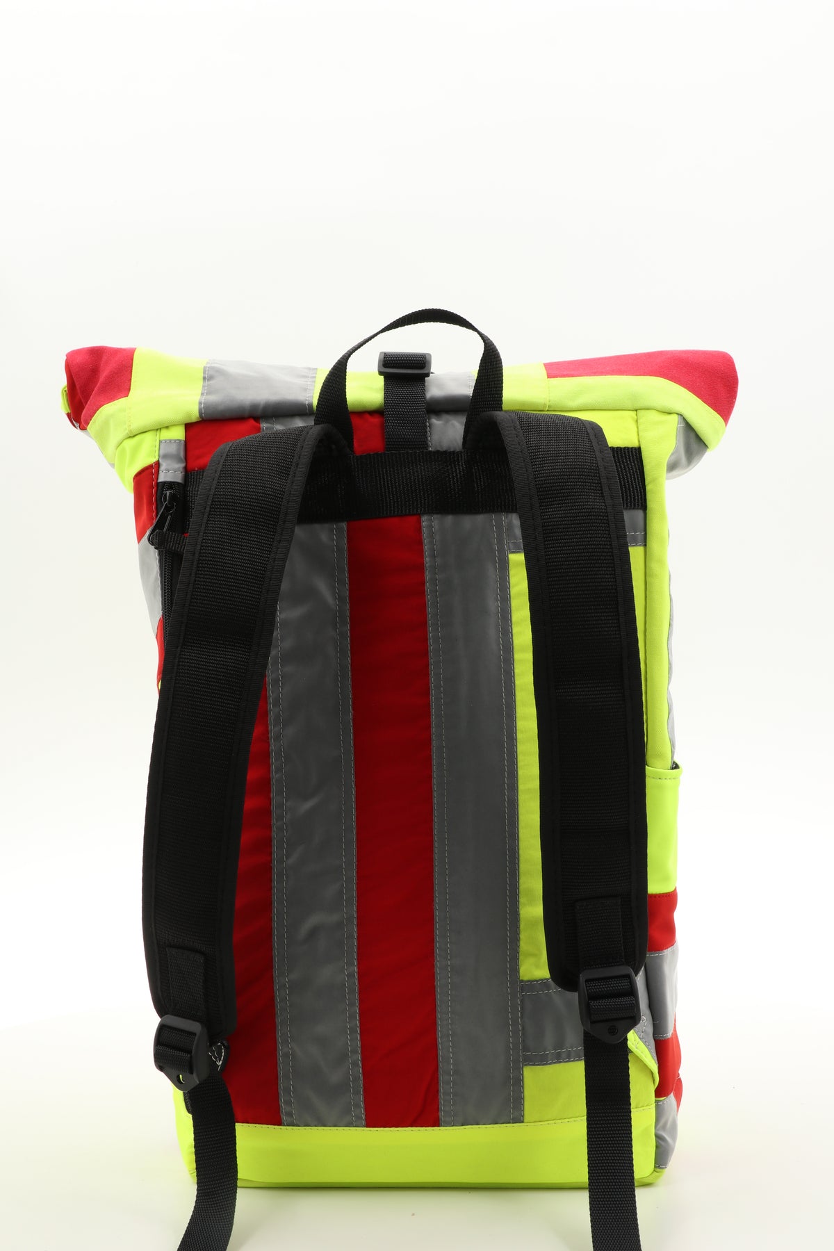 Rolltop Rucksack gelb aus upgecycelter Rettungsdienstkleidung 63x27x17cm
