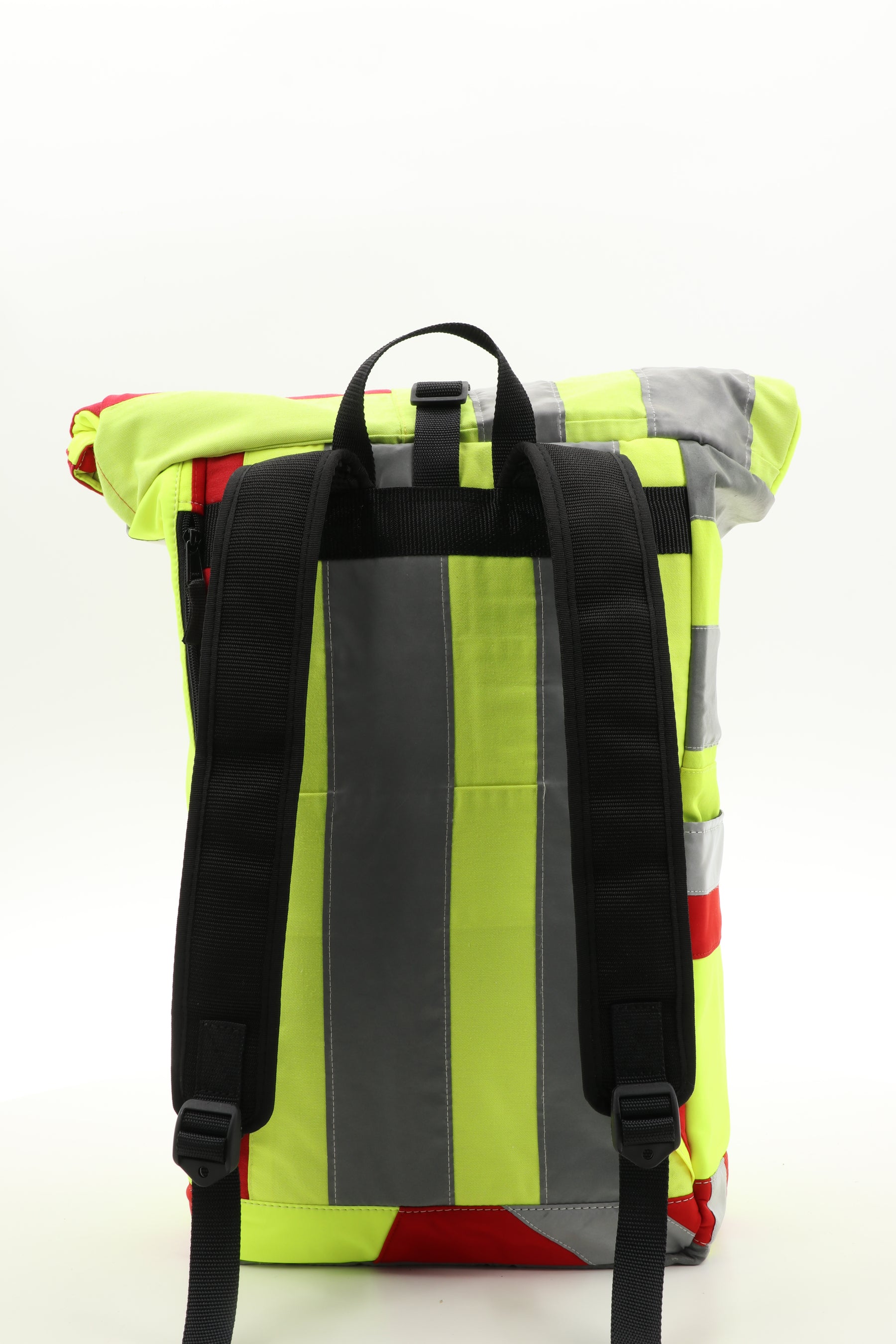 Rolltop Rucksack gelb aus upgecycelter Rettungsdienstkleidung 63x27x17cm