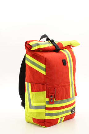 Rolltop Rucksack rot aus upgecycelter Feuerwehrkleidung 63x27x17cm