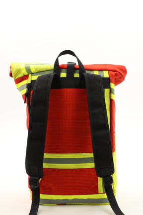 Rolltop Rucksack rot aus upgecycelter Feuerwehrkleidung 63x27x17cm