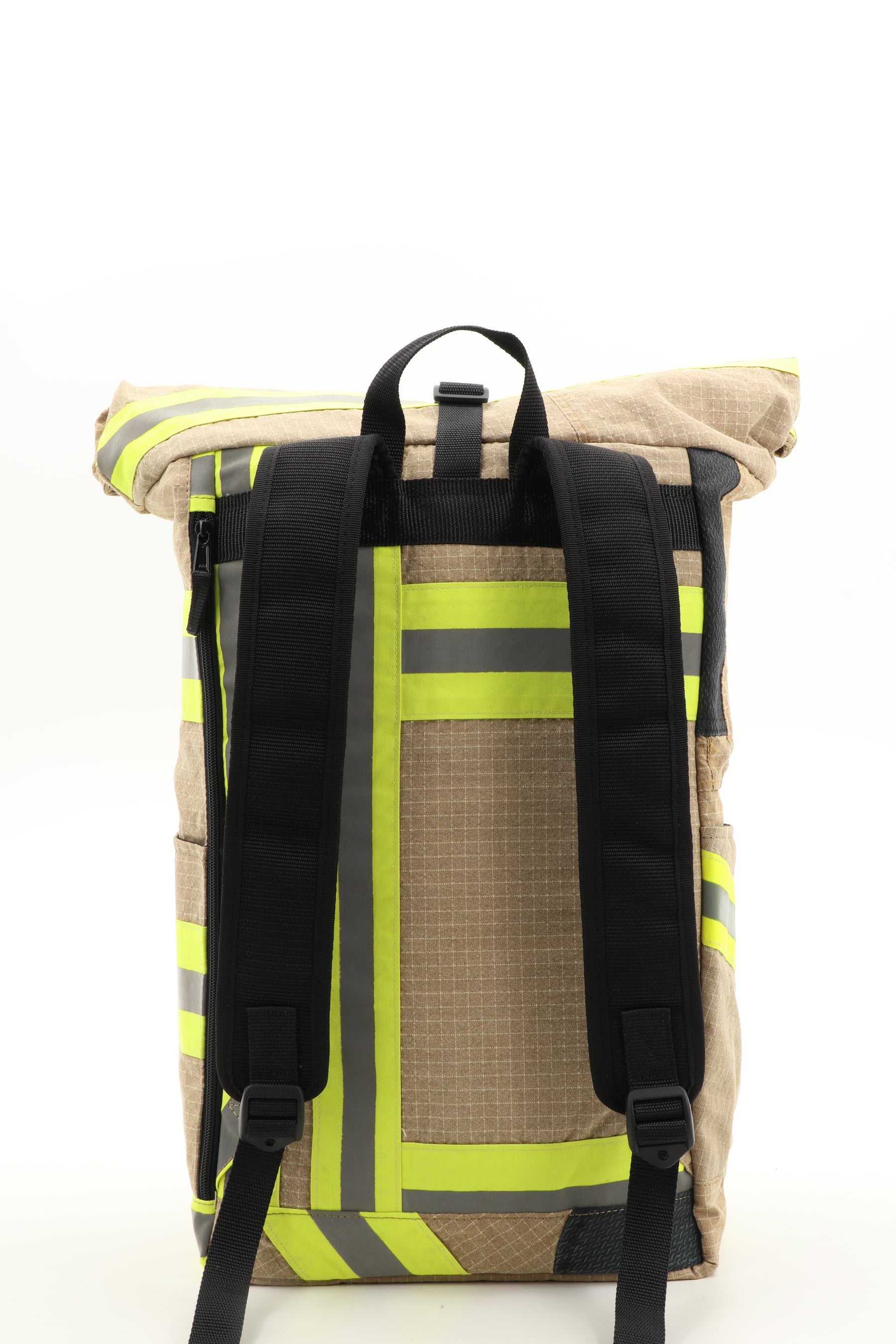 Rolltop Rucksack beige aus upgecycelter Feuerwehrkleidung 63x27x17cm