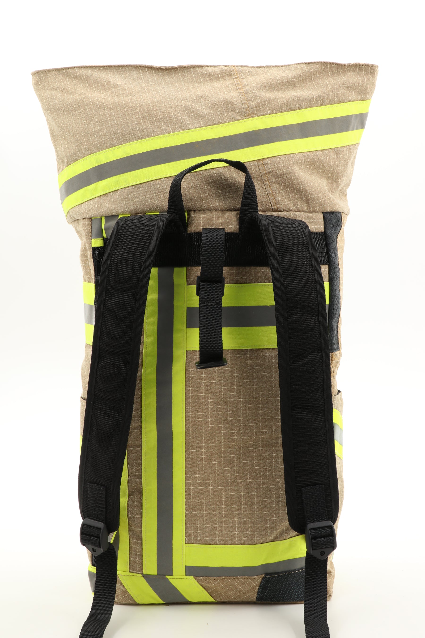 Rolltop Rucksack beige aus upgecycelter Feuerwehrkleidung 63x27x17cm
