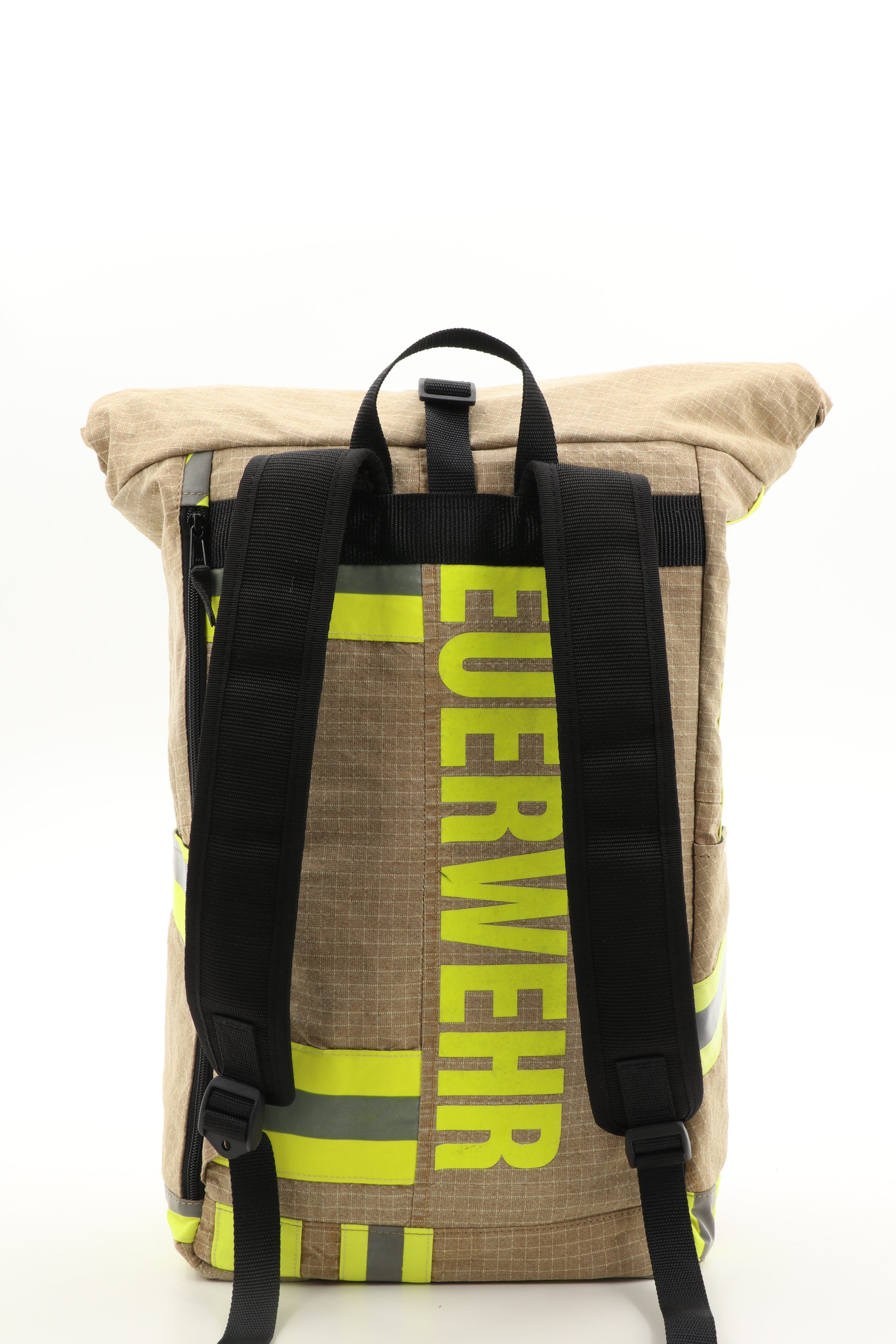 Rolltop Rucksack beige aus upgecycelter Feuerwehrkleidung 63x27x17cm