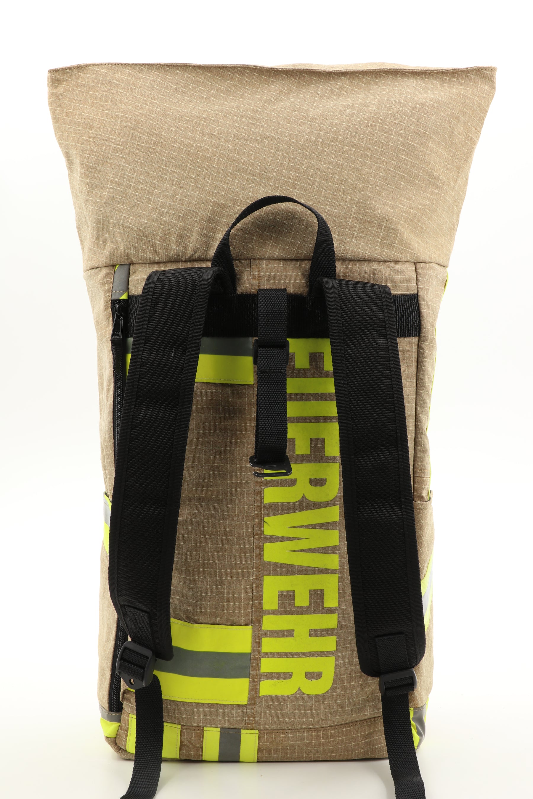 Rolltop Rucksack beige aus upgecycelter Feuerwehrkleidung 63x27x17cm