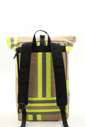 Rolltop Rucksack beige aus upgecycelter Feuerwehrkleidung 63x27x17cm