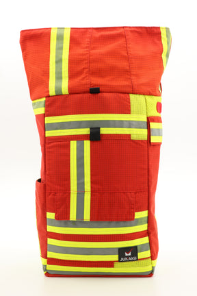 Rolltop Rucksack rot aus upgecycelter Feuerwehrkleidung 63x27x17cm