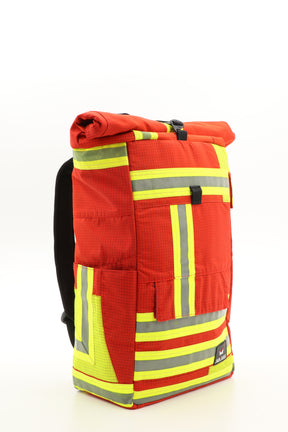 Rolltop Rucksack rot aus upgecycelter Feuerwehrkleidung 63x27x17cm
