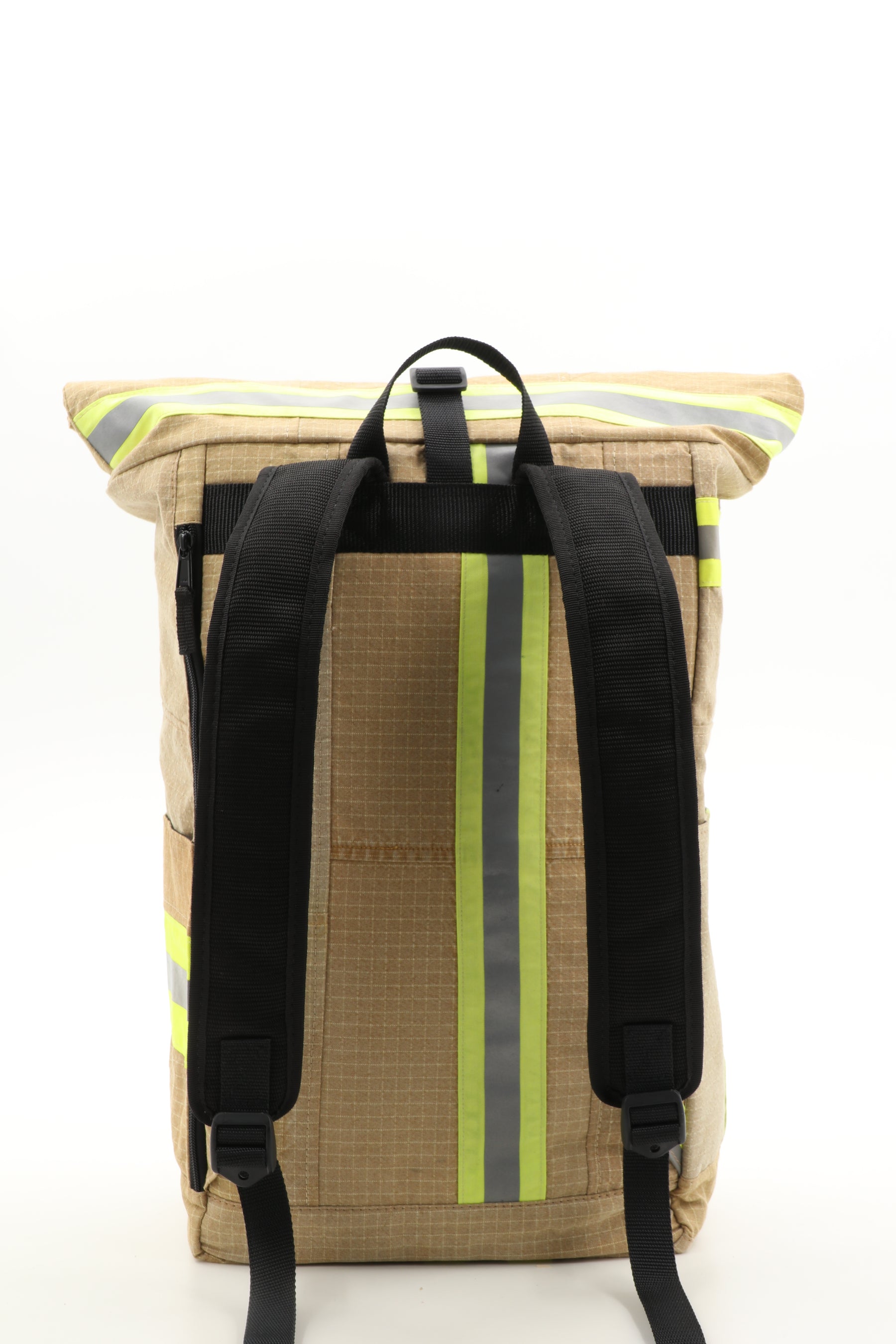 Rolltop Rucksack beige aus upgecycelter Feuerwehrkleidung 63x27x17cm
