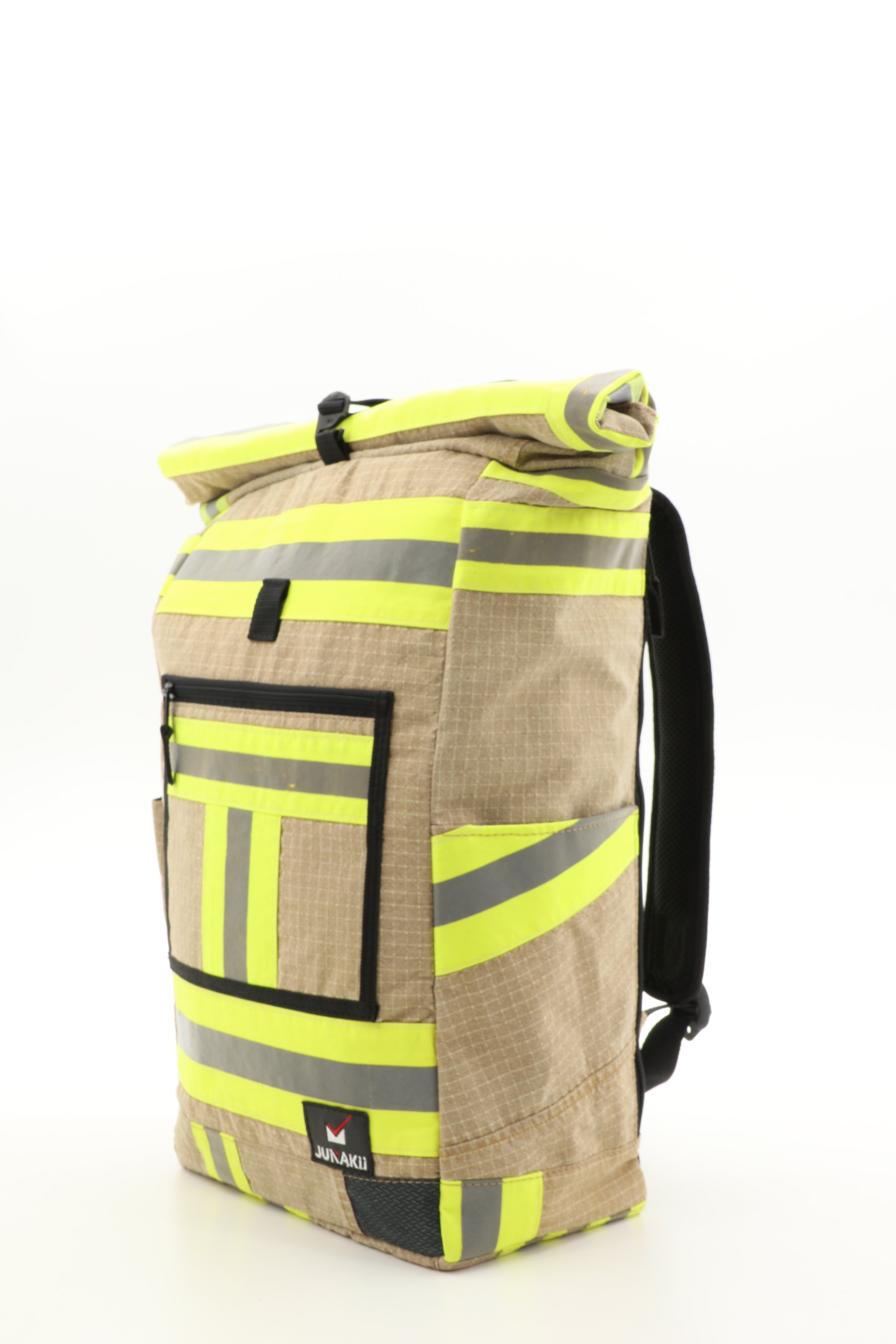 Rolltop Rucksack beige aus upgecycelter Feuerwehrkleidung 63x27x17cm