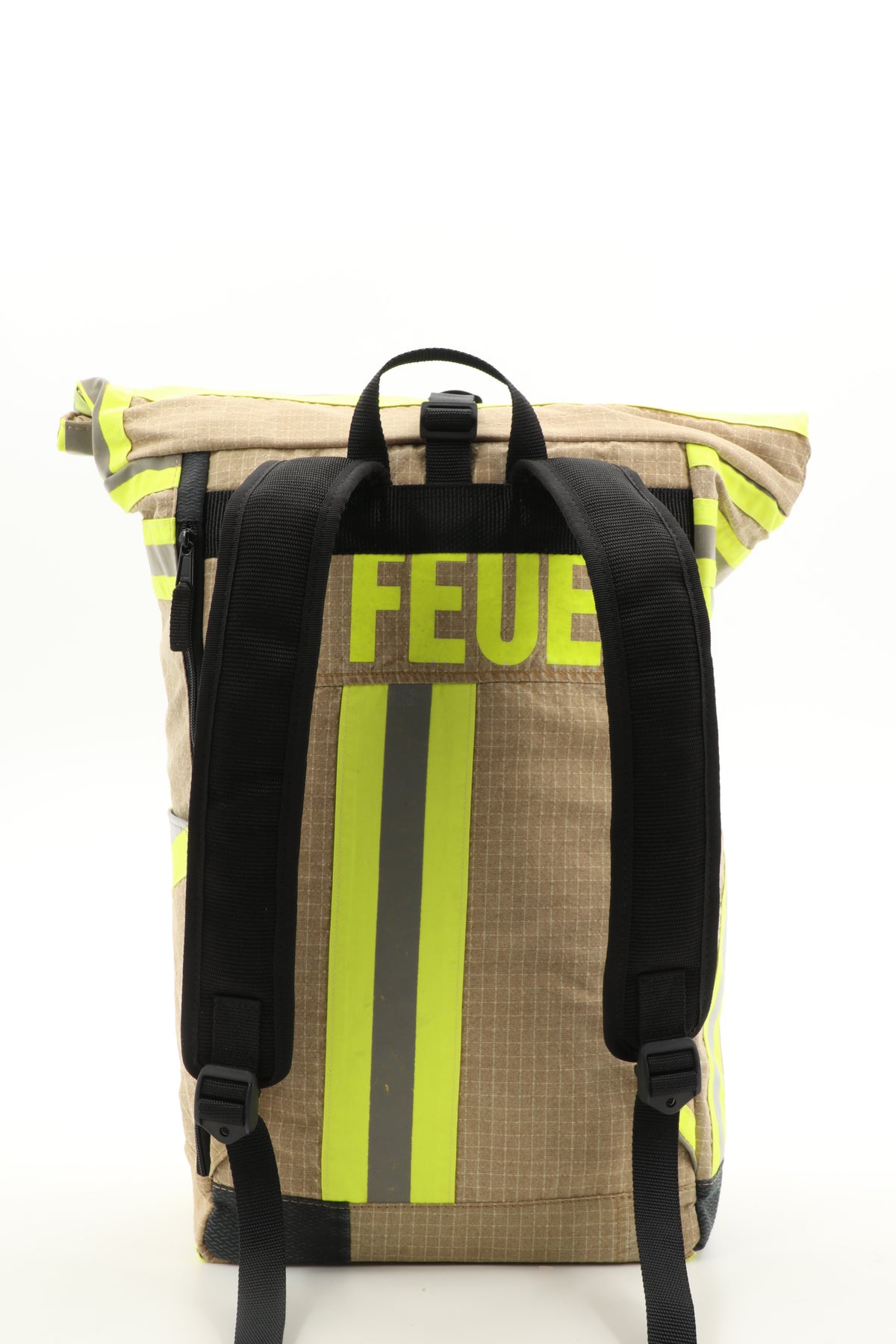 Rolltop Rucksack beige aus upgecycelter Feuerwehrkleidung 63x27x17cm