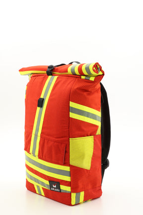Rolltop Rucksack rot aus upgecycelter Feuerwehrkleidung 63x27x17cm
