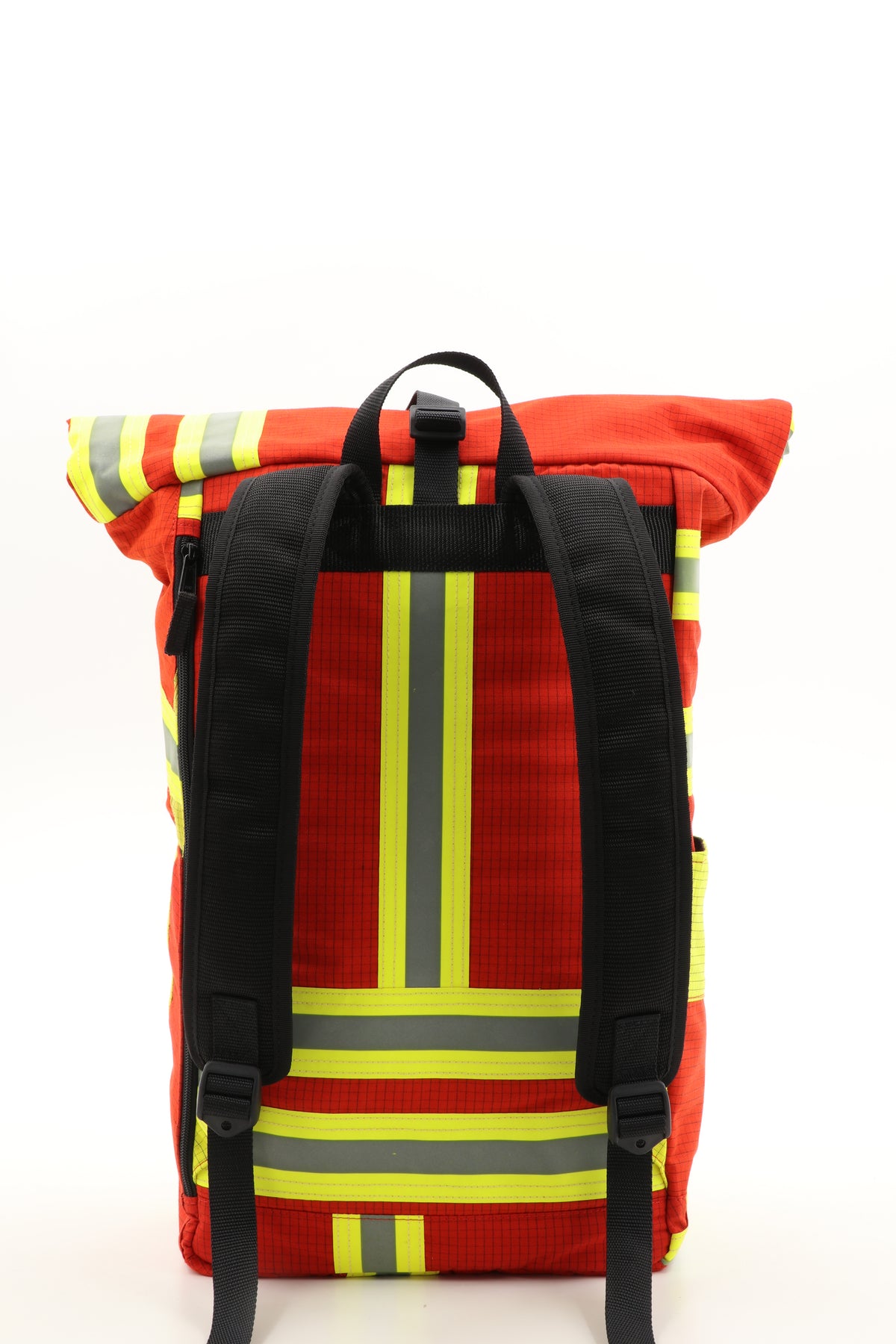 Rolltop Rucksack rot aus upgecycelter Feuerwehrkleidung 63x27x17cm