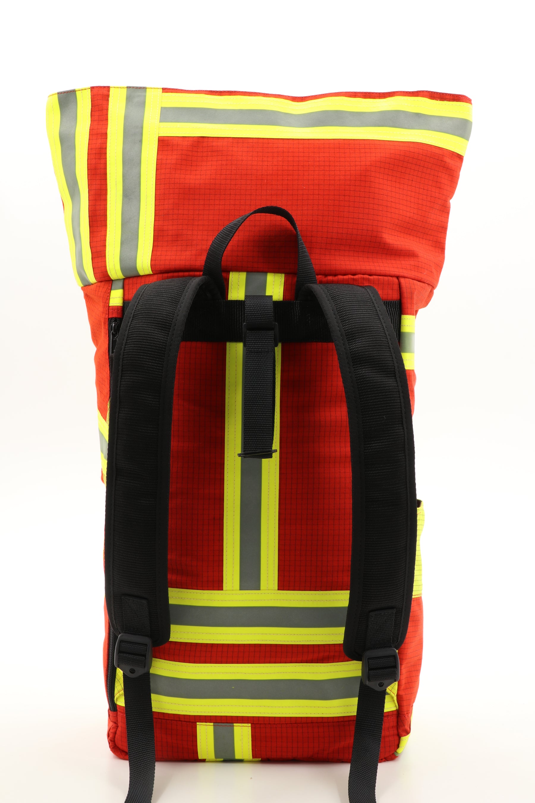Rolltop Rucksack rot aus upgecycelter Feuerwehrkleidung 63x27x17cm