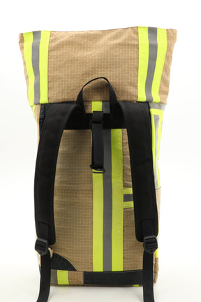 Rolltop Rucksack beige aus upgecycelter Feuerwehrkleidung 63x27x17cm