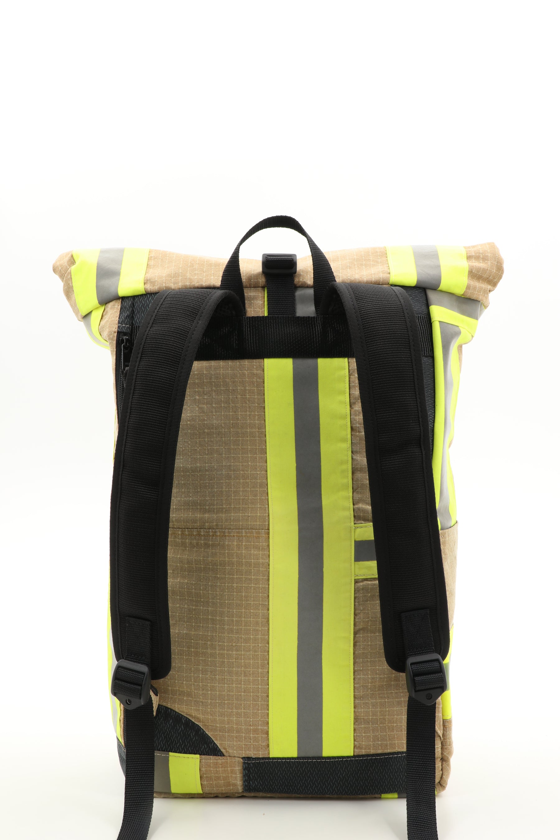Rolltop Rucksack beige aus upgecycelter Feuerwehrkleidung 63x27x17cm