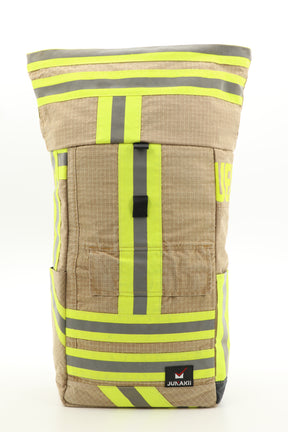 Rolltop Rucksack beige aus upgecycelter Feuerwehrkleidung 63x27x17cm