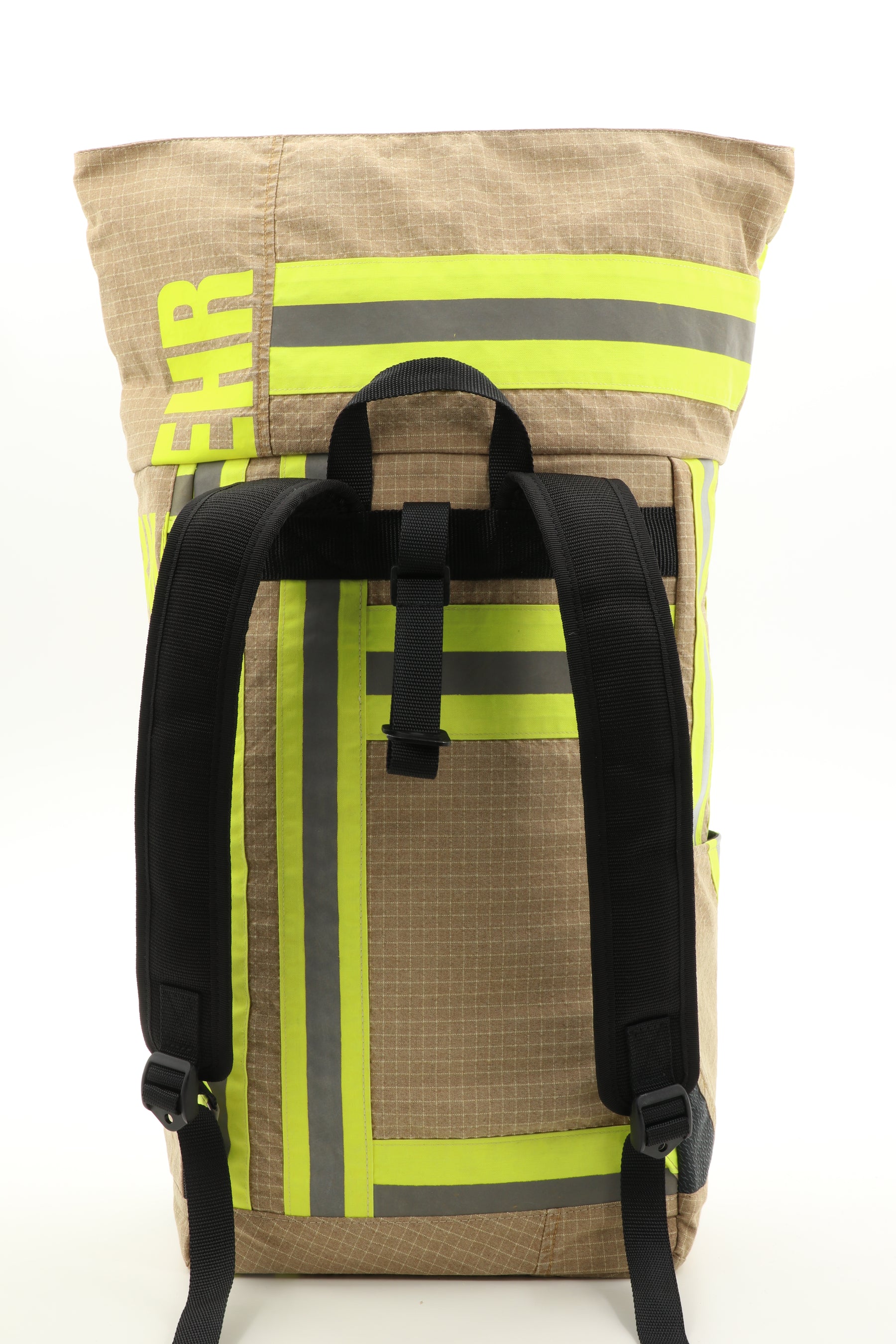 Rolltop Rucksack beige aus upgecycelter Feuerwehrkleidung 63x27x17cm